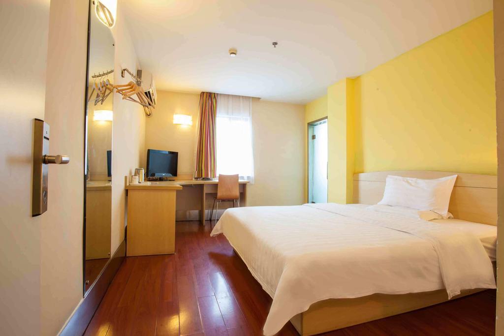7Days Inn Chongqing Nanping Pedestrian Street Room photo