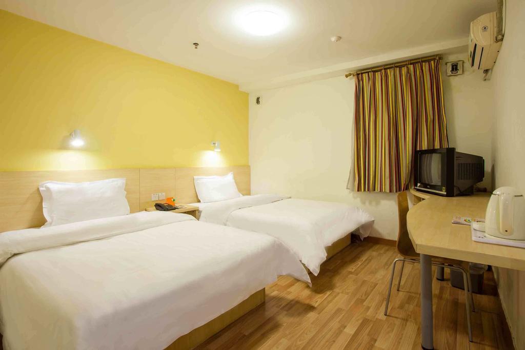 7Days Inn Chongqing Nanping Pedestrian Street Room photo